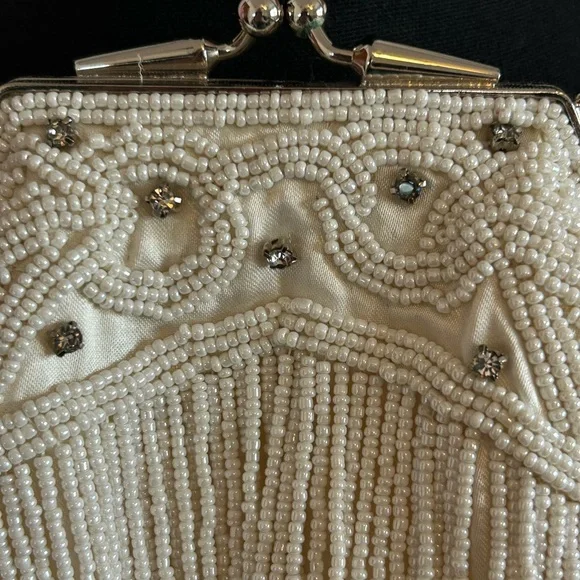 Farfalla London Elegant White Beaded Evening Bag - Picture 4 of 9